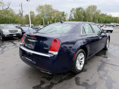 Used 2016 Chrysler 300 Limited RWD image 8