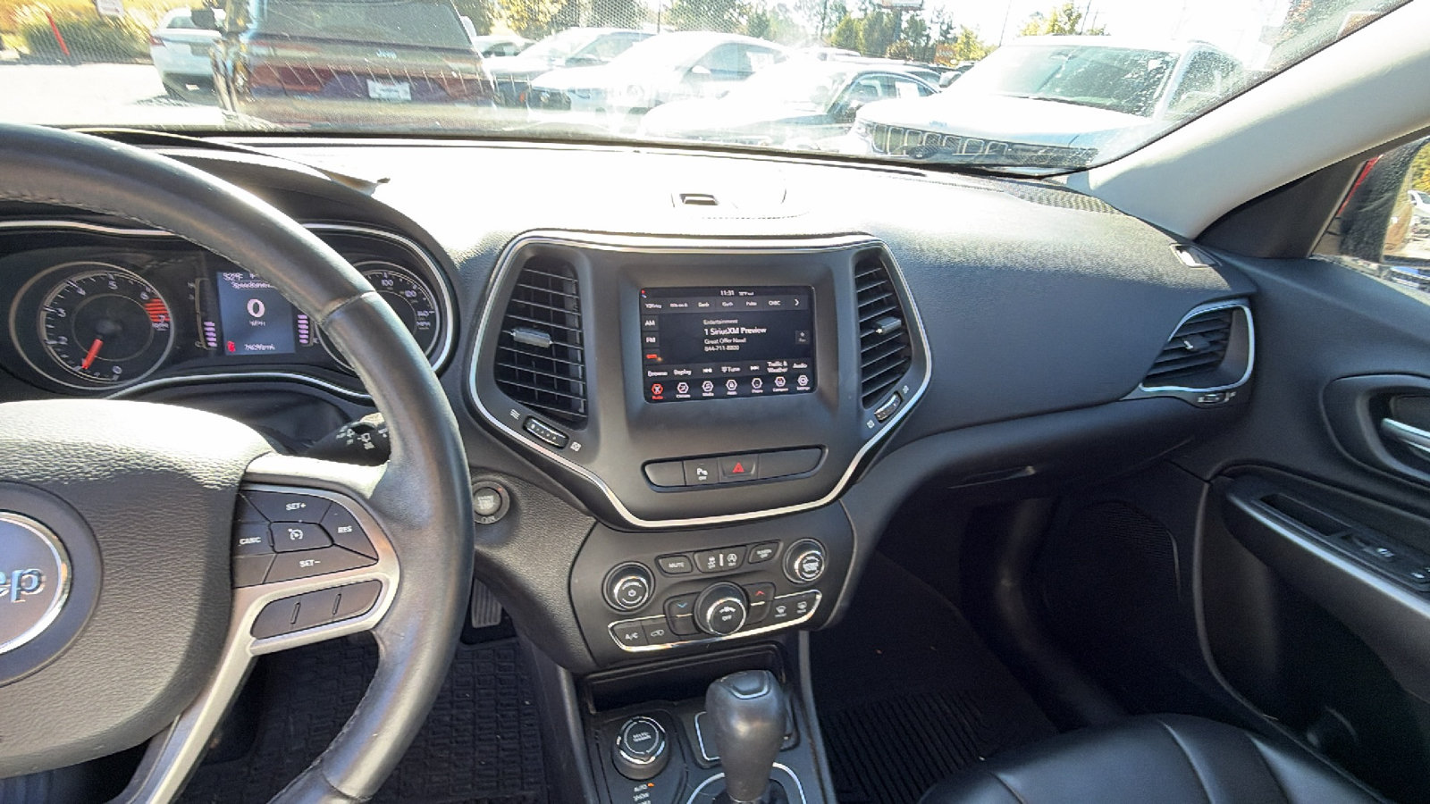 Used 2019 Jeep Cherokee Latitude Plus AWD/4WD image 30