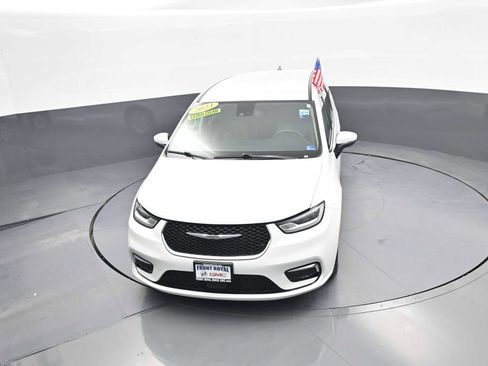Used 2023 Chrysler Pacifica Touring-L FWD image 30