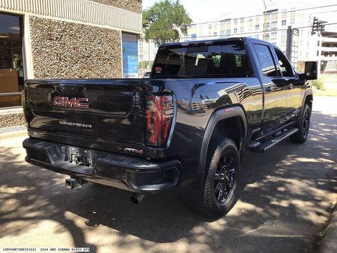 Used 2024 GMC Sierra 2500 AT4 w/ AT4 Preferred Package AWD/4WD image 5