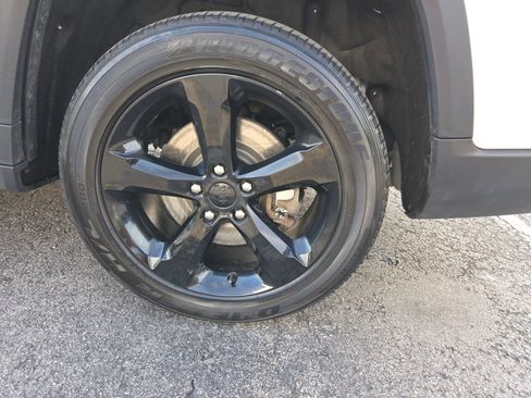 Used 2021 Jeep Grand Cherokee L Laredo AWD/4WD image 51