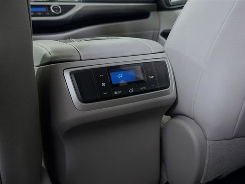 Used 2017 Toyota Highlander Limited image 26