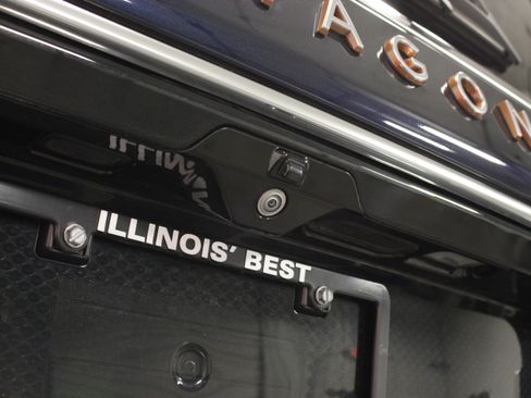 Used 2023 Jeep Grand Wagoneer Series III AWD/4WD image 13