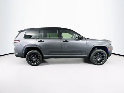 Used 2023 Jeep Grand Cherokee L Summit AWD/4WD image 10