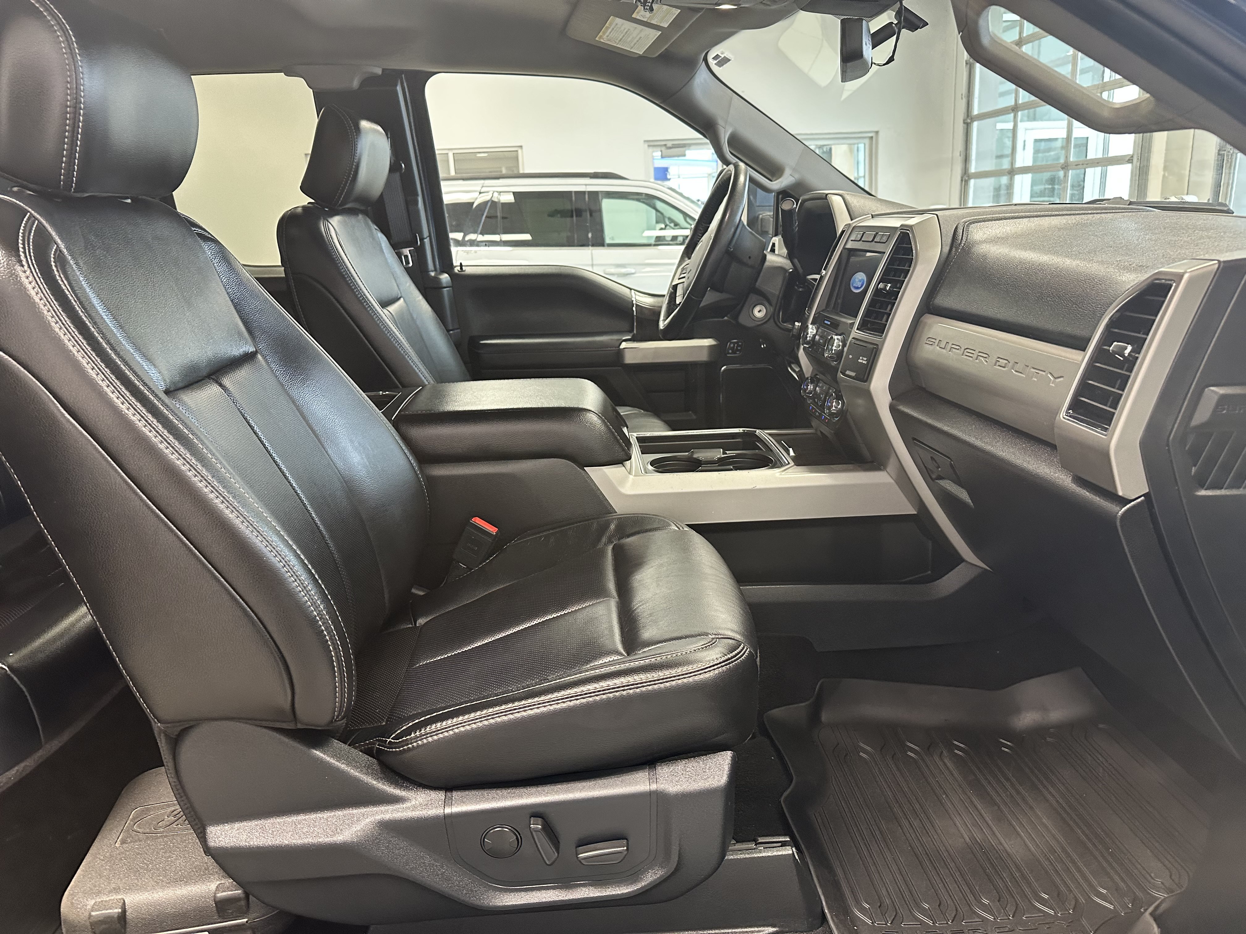 Used 2020 Ford F350 Lariat w/ Lariat Value Package AWD/4WD image 15