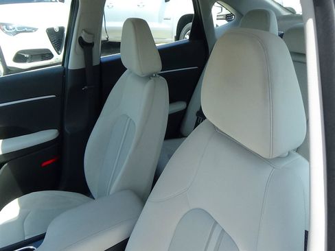 Used 2025 Hyundai Sonata SEL FWD image 17