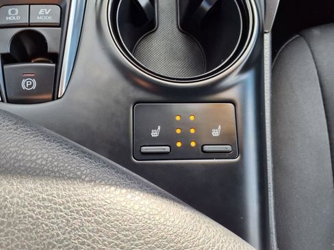 Used 2019 Toyota Camry LE image 24