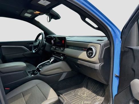 Used 2025 Chevrolet Colorado ZR2 w/ Technology Package AWD/4WD image 12