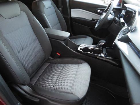 Used 2024 Chevrolet Trax LT image 20