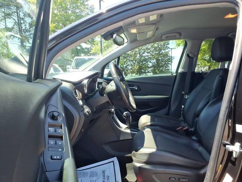 Used 2020 Chevrolet Trax LT w/ LT Convenience Package FWD image 15