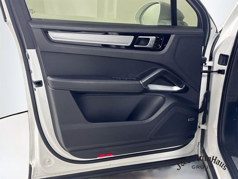 Used 2021 Porsche Cayenne Turbo image 23