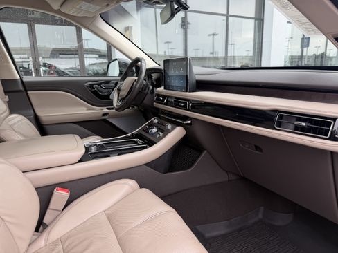 Used 2020 Lincoln Aviator Reserve w/ Equipment Group 202A image 23