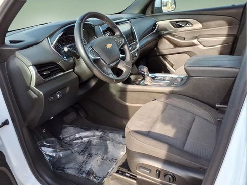 Used 2023 Chevrolet Traverse LT FWD image 11