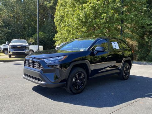 Used 2025 Toyota RAV4 LE image 5