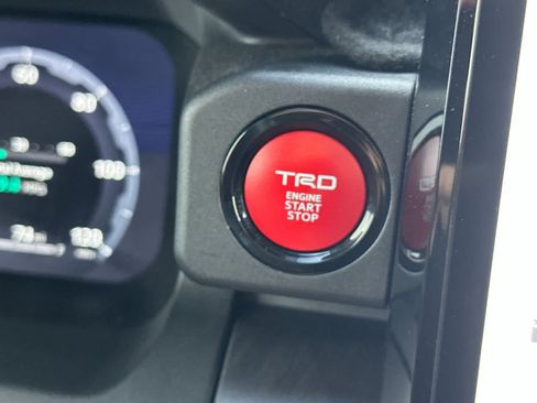 Used 2025 Toyota 4Runner TRD Off-Road Premium AWD/4WD image 23