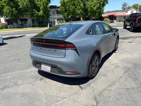 Used 2025 Toyota Prius LE FWD image 8