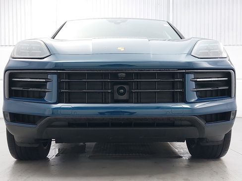 Used 2025 Porsche Cayenne Coupe image 10