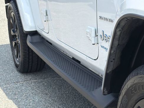 Used 2022 Jeep Wrangler Unlimited Sahara w/ Safety Group AWD/4WD image 9