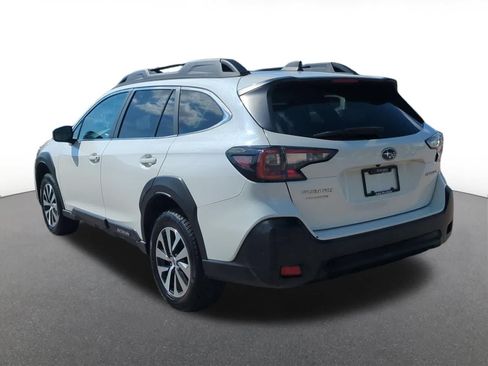 Used 2024 Subaru Outback Premium AWD/4WD image 4