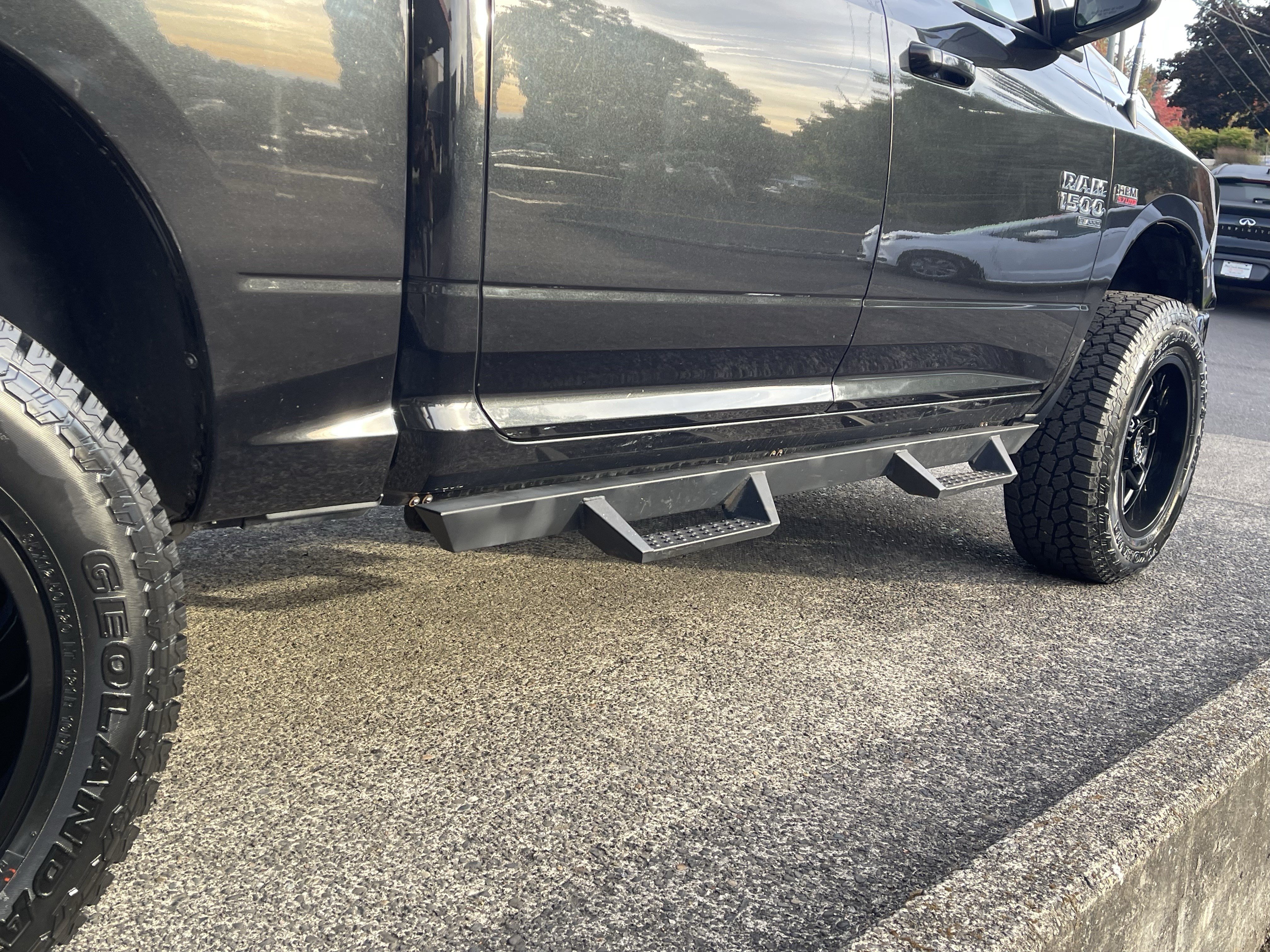 Used 2019 RAM 1500 Classic SLT AWD/4WD image 9