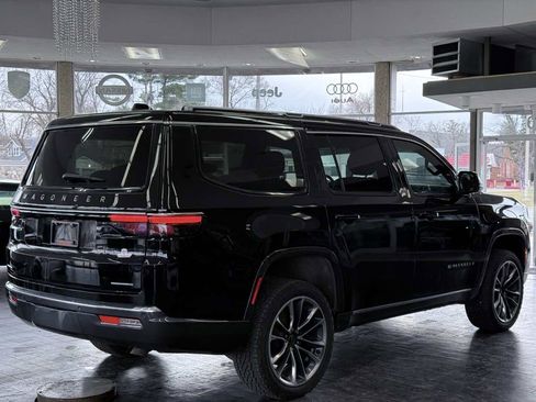Used 2022 Jeep Wagoneer Series III w/ Premium Group I AWD/4WD image 9