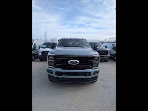 New 2026 Ford F250 Platinum AWD/4WD image 3