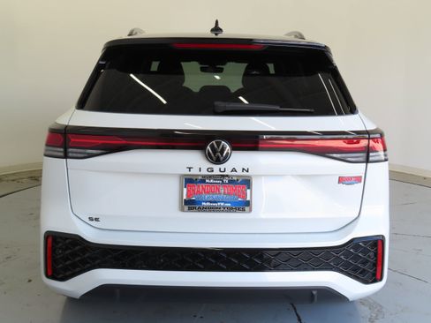 New 2026 Volkswagen Tiguan SE R-Line image 5