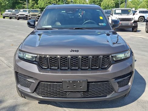 Used 2023 Jeep Grand Cherokee Altitude AWD/4WD image 2