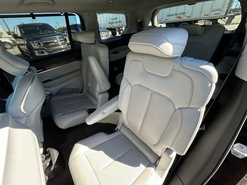 Used 2021 Jeep Grand Cherokee L Overland w/ Luxury Tech Group IV image 18