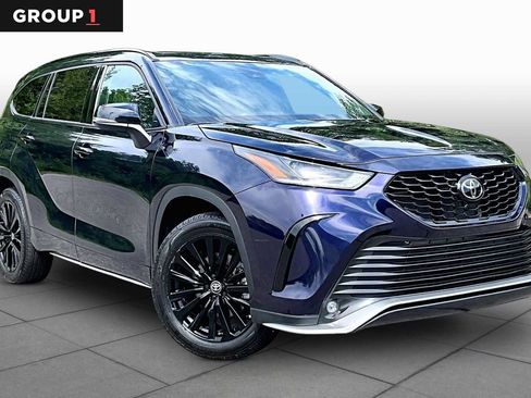 Used 2025 Toyota Highlander XSE AWD/4WD image 3