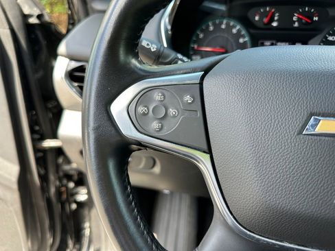 Used 2022 Chevrolet Traverse LT image 22