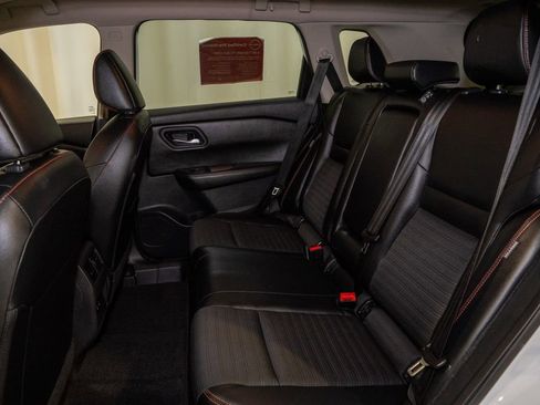 Certified 2025 Nissan Rogue SV image 9