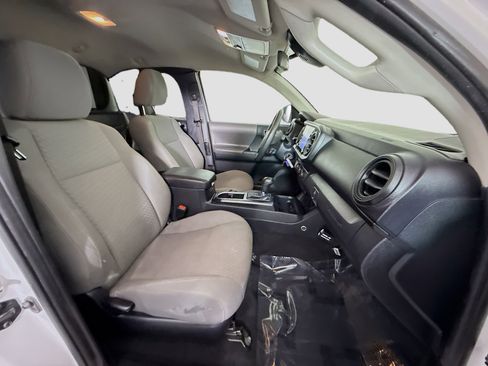 Used 2020 Toyota Tacoma SR image 28