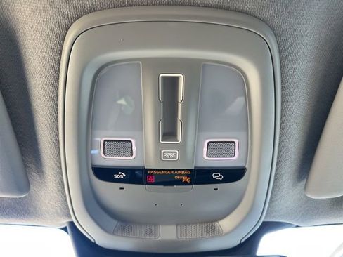 Certified 2025 Volvo XC40 B5 Plus image 39