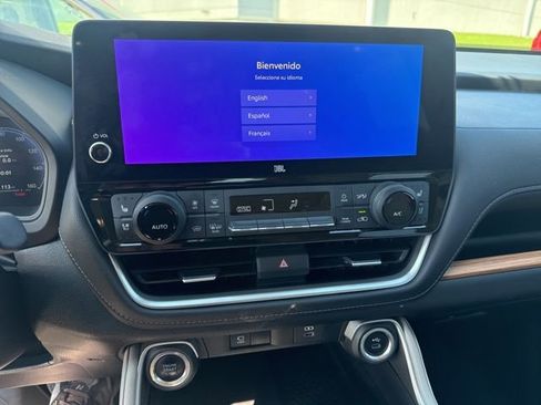 Used 2024 Toyota Grand Highlander FWD image 11