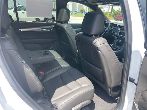 Certified 2025 Cadillac XT6 Luxury FWD image 16