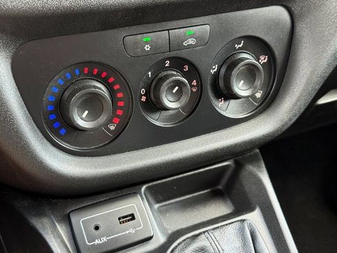 Used 2020 RAM ProMaster City Tradesman SLT w/ Window Group 05 FWD image 26