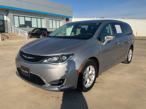 Used 2018 Chrysler Pacifica Touring Plus w/ Tire & Wheel Group image 38