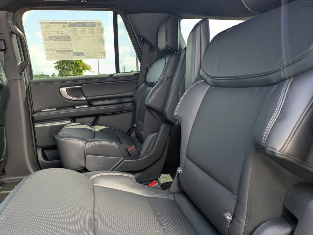 New 2026 Ford Expedition Platinum w/ Stealth Appearance Package AWD/4WD image 17