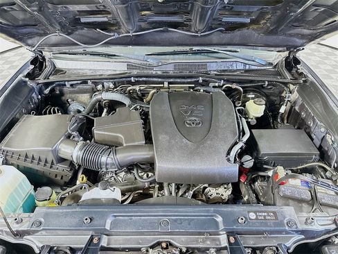 Used 2016 Toyota Tacoma TRD Sport image 37