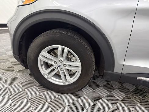 Used 2024 Ford Explorer XLT RWD image 12