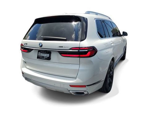 Used 2025 BMW X7 xDrive40i w/ Premium Package AWD/4WD image 4