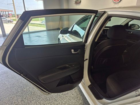 Used 2018 Kia Optima LX FWD image 22