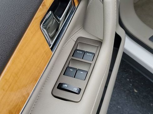 Used 2015 Lincoln MKX FWD w/ Equipment Group 101A image 9