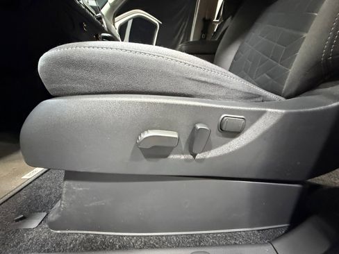 Certified 2025 Nissan Frontier SV image 14