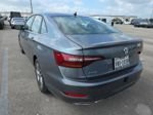 Used 2019 Volkswagen Jetta R-Line FWD image 4