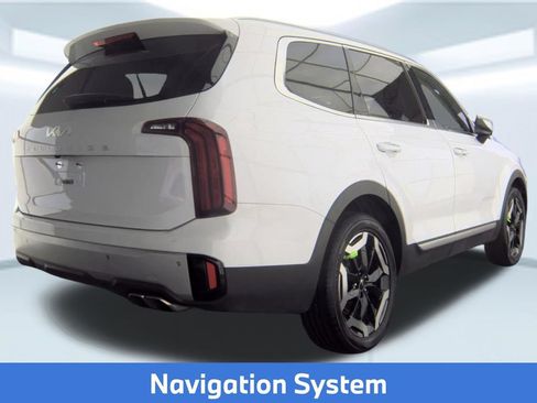 Used 2024 Kia Telluride S w/ S Sunroof Package FWD image 2