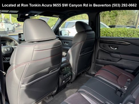 Used 2025 Honda Pilot Black Edition image 32