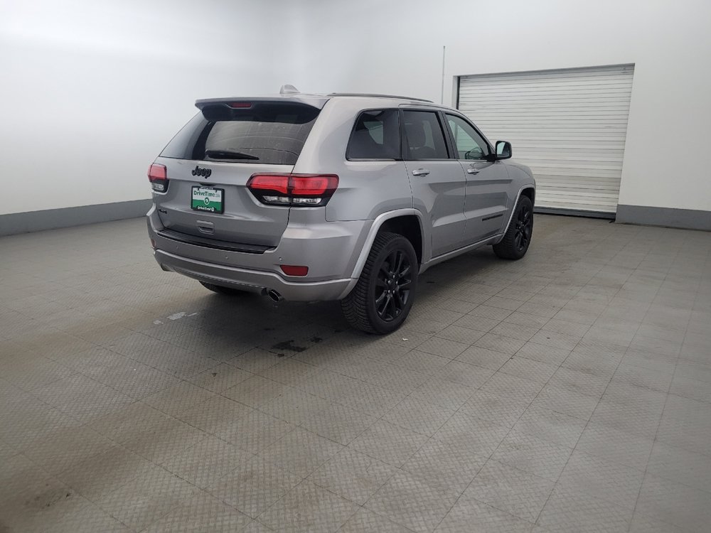 Used 2017 Jeep Grand Cherokee Altitude AWD/4WD image 9
