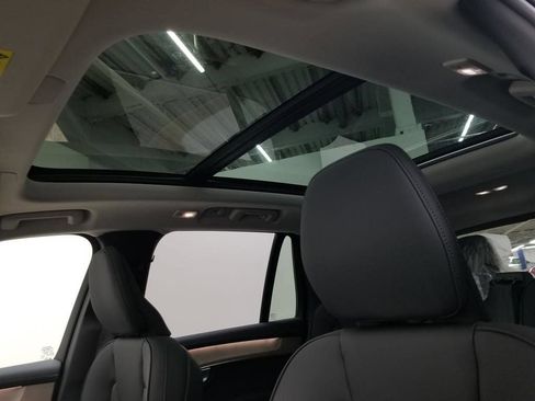 New 2025 Volvo XC90 T8 Plus w/ Protection Package Premier AWD/4WD image 7